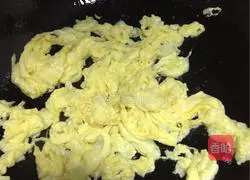 Illustration of how to make egg fried rice 4