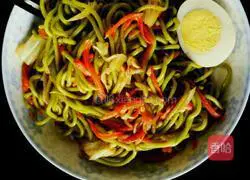 Illustration of how to make green fried noodles 18