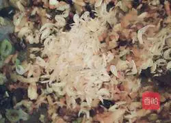 Illustration of how to make cured meat and mixed egg fried rice 20