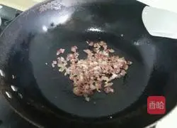 Illustration of how to make fried rice with dried radish and sausage 4