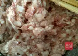 Illustration of how to make oyster mushroom and pork wontons 5