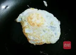 Illustration of how to make noodles with scallion oil 11