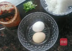 Illustration of how to make egg fried rice 1