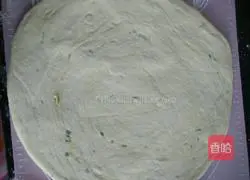 Illustration of how to make steamed scallion pancakes with knife 12