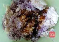 Illustration of how to make pork and pickled cabbage dumplings 4