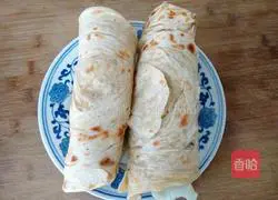 Illustration of how to make hand pancake rolls 18