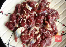 Illustration of how to make fried pork noodles 3