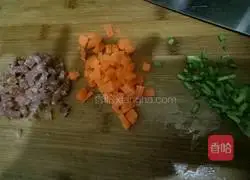 Gold inlaid Illustration of how to make Jade Golden Egg Fried Rice 3