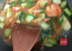 Illustration of how to make stir-fried noodles with vegetables and ham 6
