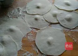 How to make hot noodles and dumplings Illustration 12