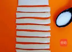 Illustration of how to make crispy and fragrant finger-wrap pancakes 6