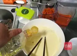 Illustration of how to make carrot and egg pancakes 4