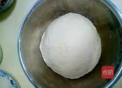 Illustration of how to make steamed buns with cabbage and pork stuffing 7