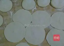 Illustration of how to make mushroom and beef stuffed buns 11