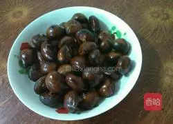 Illustration of how to roast chestnuts in an electric pan 6