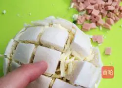 Illustration of how to make crispy cheese steamed buns 4