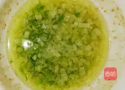 Illustration of how to make scallion pancakes 2