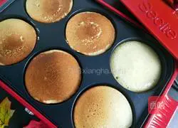 Illustration of how to make banana milk waffles 13