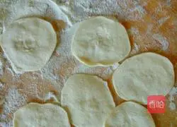 Illustration of how to make cabbage and shrimp dumplings 12