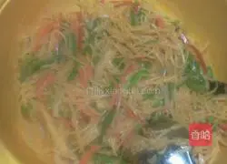 Illustration of how to make glutinous rice rolls 11