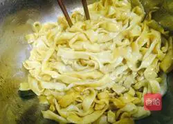 Noodles mixed with scallion oil.Recipe 9