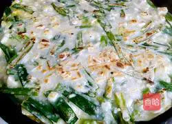 Illustration of how to make salted egg white leek pancakes 7