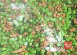 Illustration of how to make fried rice with beans and minced meat 6