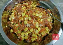 Illustration of how to wrap crescent-shaped dumplings 2