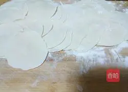 Illustration of how to make dumplings stuffed with soy sauce and chives 15