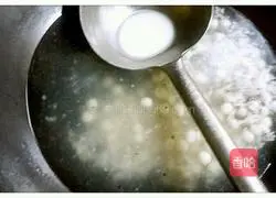 Illustration of how to cook glutinous rice balls with rice wine and osmanthus 9