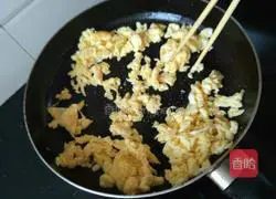 Illustration of how to make colorful fried rice 6