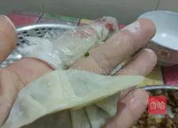 Illustration of how to make tomato and beef dumplings 8