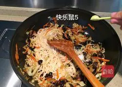Illustration of how to make cabbage fried noodles 7