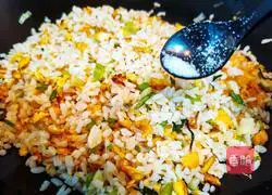 Illustration of how to make fried rice with celery and eggs 12