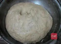 Illustration of how to make brown sugar steamed buns 3