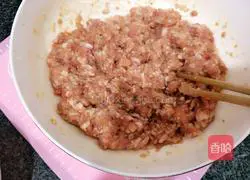 Illustration of how to make leek and shrimp dumplings 10