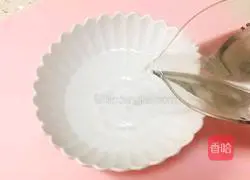 Illustration of how to make egg yolk puree and rice flour paste 2