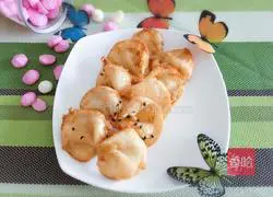 The most beautiful transformation of dumpling wrappers---Illustration of how to make bow knot 7