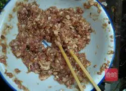 Illustration of how to make seafood clam wontons 1