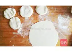 Poach Illustration of how to make scallion pancakes 5