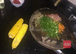 Illustration of how to make corn, carrot, pork and scallion dumplings 1