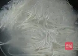 Illustration of how to make scallion noodles 1