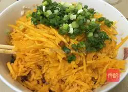 Illustration of how to make pork and pumpkin dumplings 9