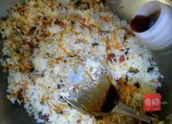 Illustration of how to make fried rice with carrots, mushrooms and sausages 8