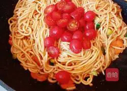 Illustration of how to make noodles with oyster sauce and tomato sauce 11