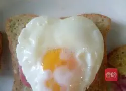 Illustration of how to make love omelette sandwich 3