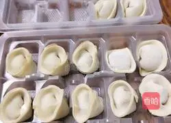 Illustration of how to make pork and cabbage dumplings 8