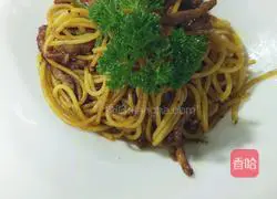 Illustration of how to make black pepper beef fillet fried pasta 6