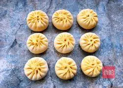 Illustration of how to wrap chrysanthemum buns 8