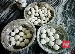 Red bean paste filling Illustration of making glutinous rice balls 13